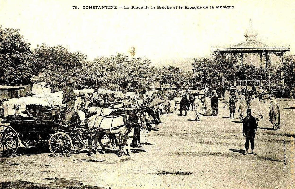 2792- Constantine - Place de la Breche et le Kiosque a musique.jpg